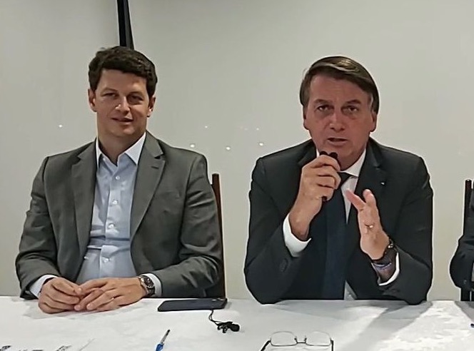 Bolsonaro pede que população economize energia elétrica