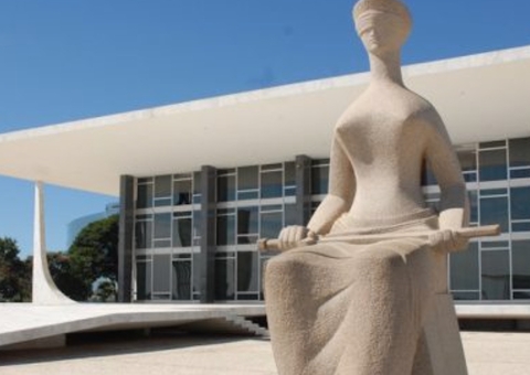 STF adia julgamento sobre plano de vacinação no Brasil