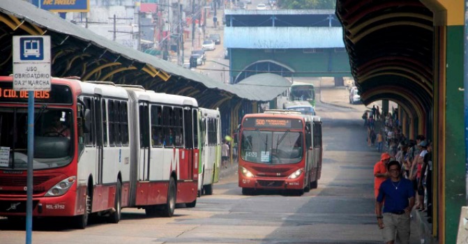 Bolsonaro veta R$ 4 bilhões destinados a transporte público na pandemia