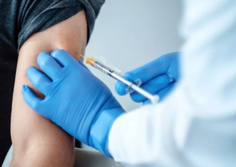 Bolsonaro vai assinar MP que libera R$ 20 bilhões para compra de vacinas