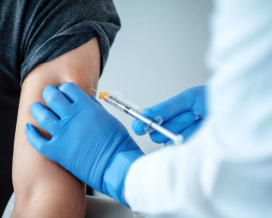 Bolsonaro vai assinar MP que libera R$ 20 bilhões para compra de vacinas