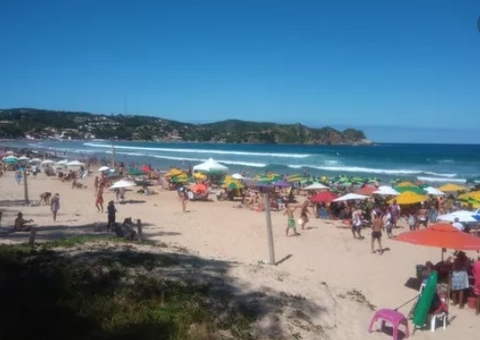 Justiça fecha comércios e praias e dá 72h para que turistas deixem Búzios 