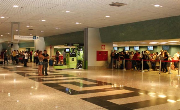 Viajante terá que apresentar teste negativo de covid para entrar no Brasil