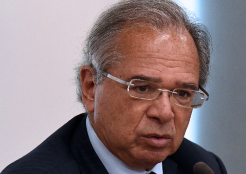 Guedes desmente Bolsonaro e diz que não recomendou 13º do Bolsa Família