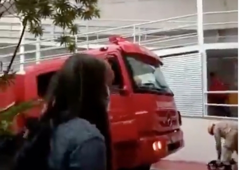 Incêndio atinge hospital em São Gonçalo, no Rio de Janeiro 