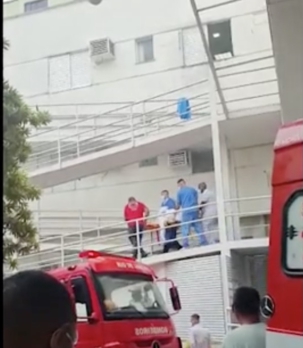 Uma pessoa morreu e outras ficaram feridas em incêndio do hospital no RJ