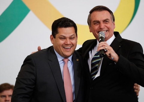 Bolsonaro confirma apoio a candidato de Alcolumbre para o Senado