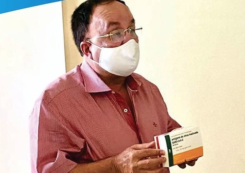 Prefeito fura fila e recebe vacina antes de profissionais da saúde na Bahia