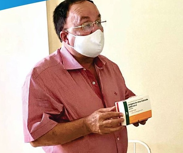 Prefeito fura fila e recebe vacina antes de profissionais da saúde na Bahia