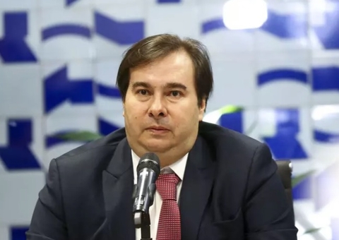 Rodrigo Maia diz que não vai deferir impeachment contra Bolsonaro 