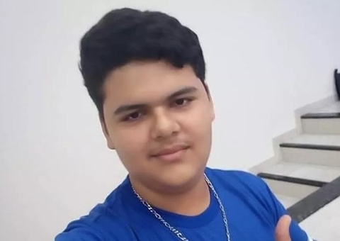 Adolescente morre após levar choque no momento que jogava no celular