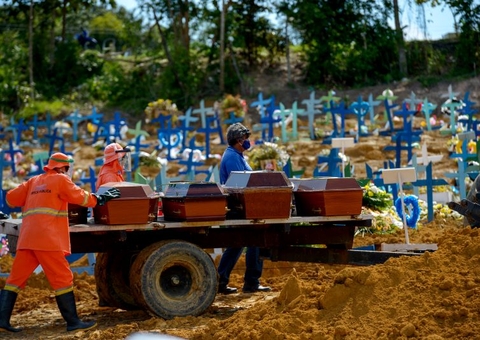 Brasil registra 181 mil óbitos e quase 7 milhões de casos de covid-19