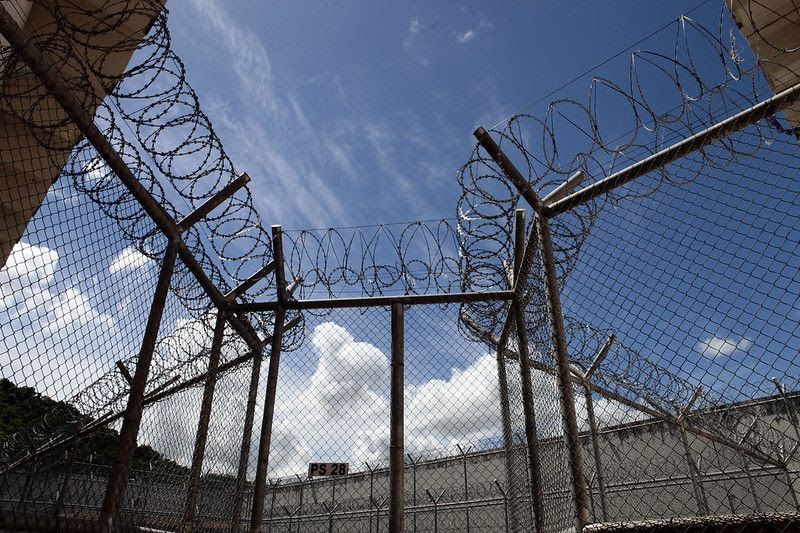 Covid já infectou mais de 63 mil detentos e agentes prisionais no Brasil