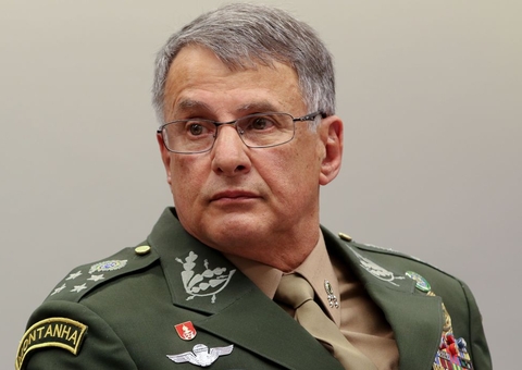 Comandante do Exército é internado após sofrer acidente e fraturar o fêmur