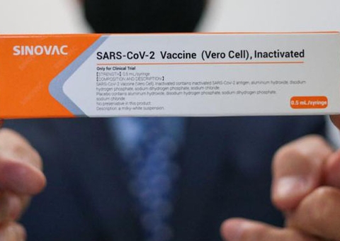 Testes com a Coronavac são suspensos por 'evento adverso grave'