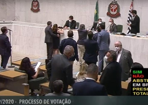 Justiça autoriza investigação criminal de Fernando Cury por assédio 