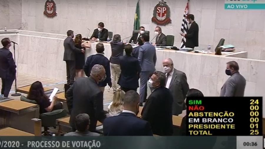 Justiça autoriza investigação criminal de Fernando Cury por assédio 