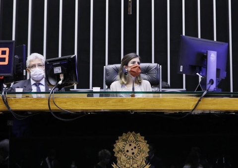 Câmara aprova Fundeb sem trechos que tirariam R$ 16 bi de escolas públicas