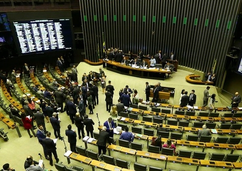 Votações da Câmara ficam para novembro e MP do auxílio pode ser pautada