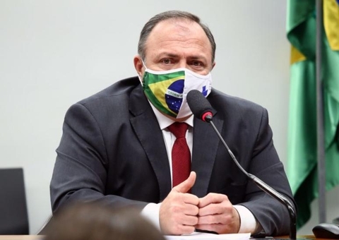 Pazuello assume Ministério da Saúde após 4 meses como interino