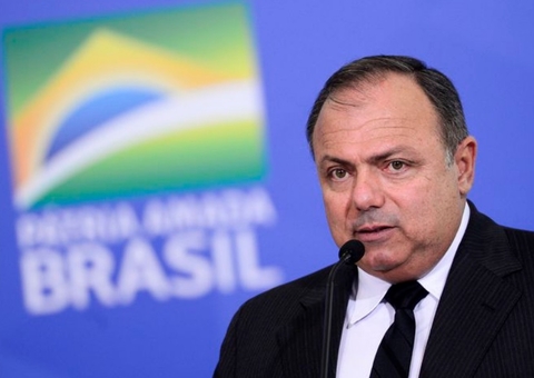 Com covid, Eduardo Pazuello é internado em hospital de Brasília