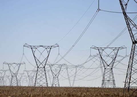 Após 3 dias de apagão, 98% da energia é restabelecida em Teresina