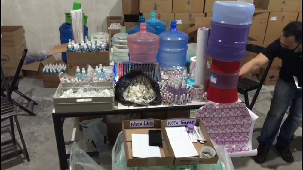 Fábrica clandestina que usava tinta de impressora em esmaltes é fechada