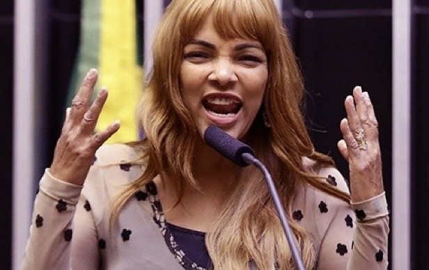 Para impedir tornozeleira, defesa diz que Flordelis não é de 'noitadas'