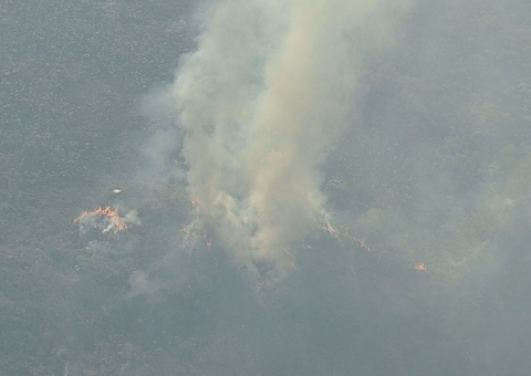 Incêndio atinge há 3 dias o Parque Nacional Serra do Cipó