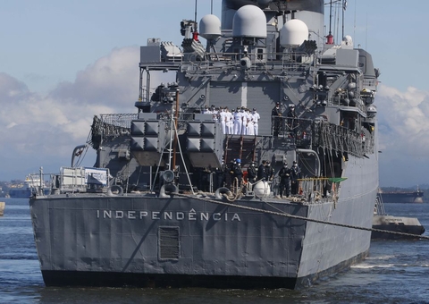 Fragata que participou de força-tarefa no Líbano retorna ao Brasil