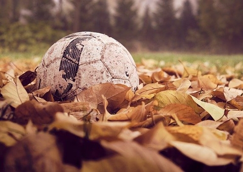 Treinador de futebol é preso após ficar nu na frente de adolescente