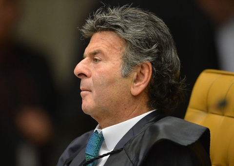 Fux exonera secretário após confusão sobre reserva de vacinas para o STF