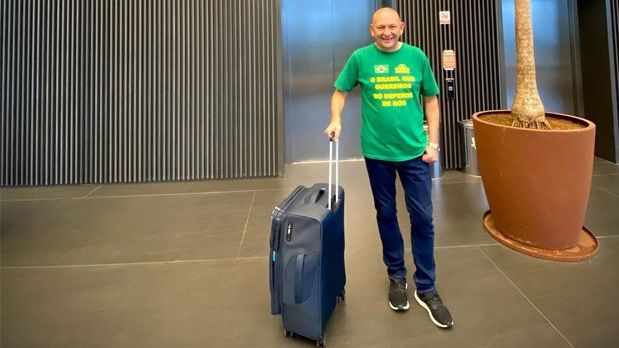 Luciano Hang recebe alta médica após passar dias internado com covid-19