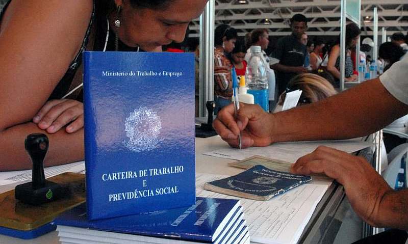Trabalhadores perdem rendimentos em novembro, diz Ipea