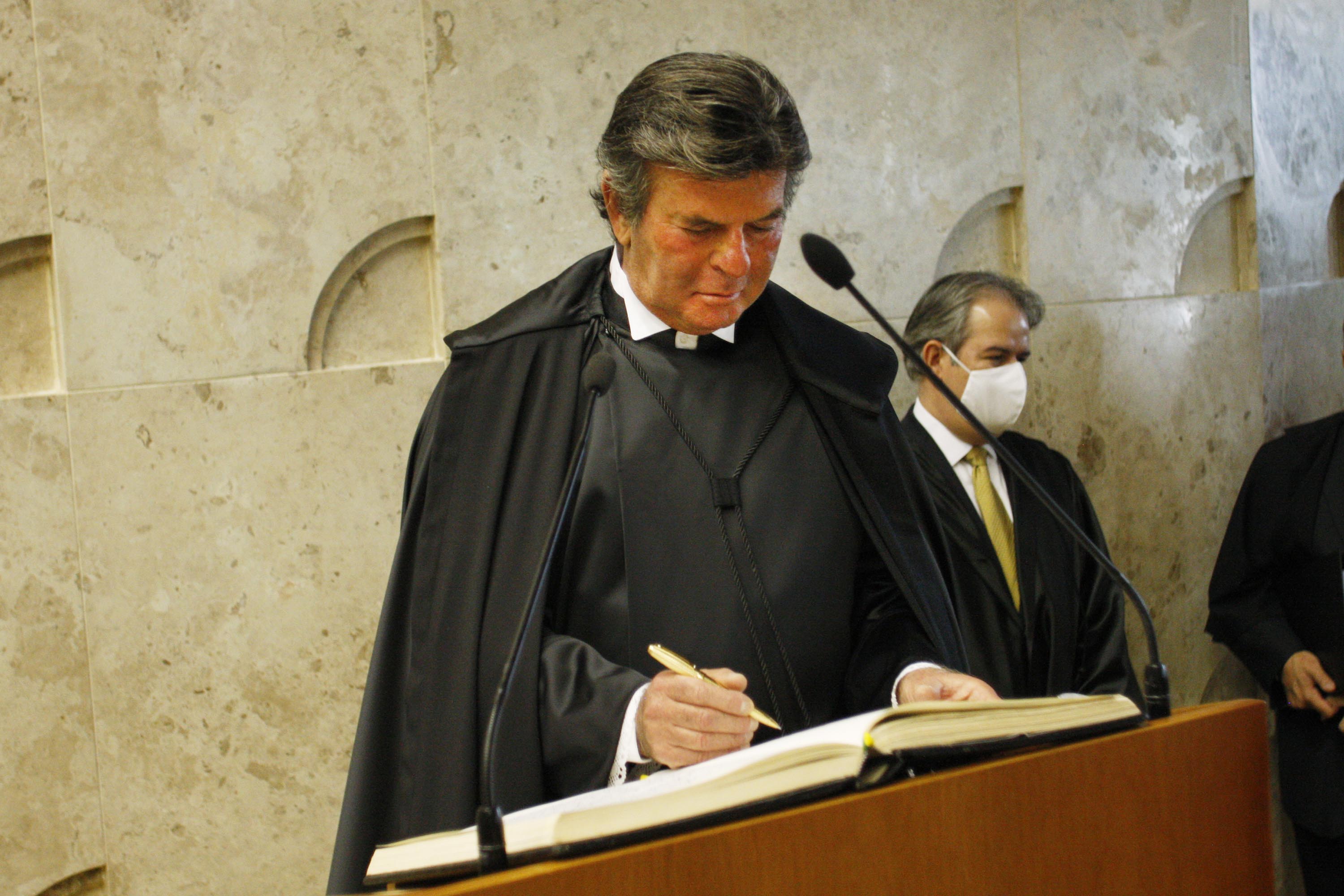 Luiz Fux testa positivo para Covid-19