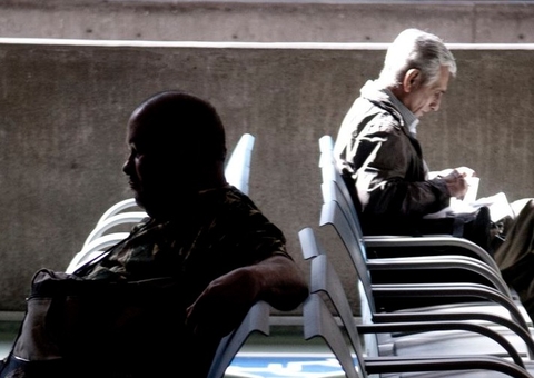 Prorrogada restrição da entrada de estrangeiro por portos ou estradas