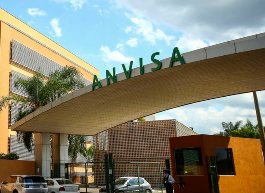 Anvisa retira obrigação de testes no Brasil para autorização de vacina