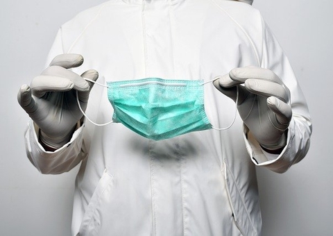 País tem estabilidade em patamar alto do número de casos de Covid-19