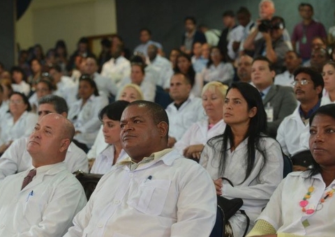 Médicos formados no exterior têm até outubro para se inscrever no Revalida