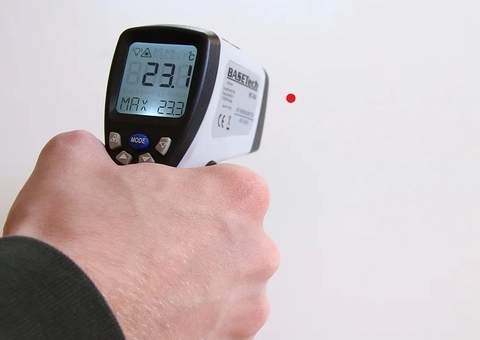 Medição de temperatura pela testa não causa danos à saúde, diz Anvisa