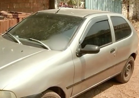 Irmãos de 4 e 2 anos ficam presos em carro após passeio com a mãe; um morre