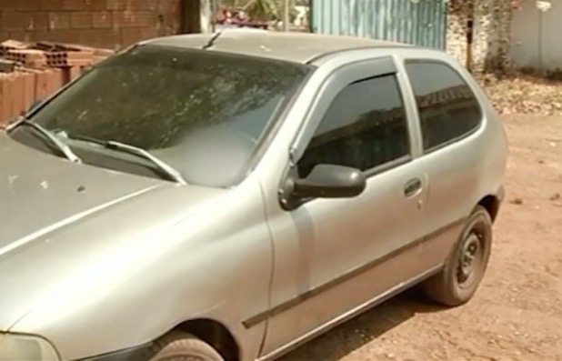 Irmãos de 4 e 2 anos ficam presos em carro após passeio com a mãe; um morre