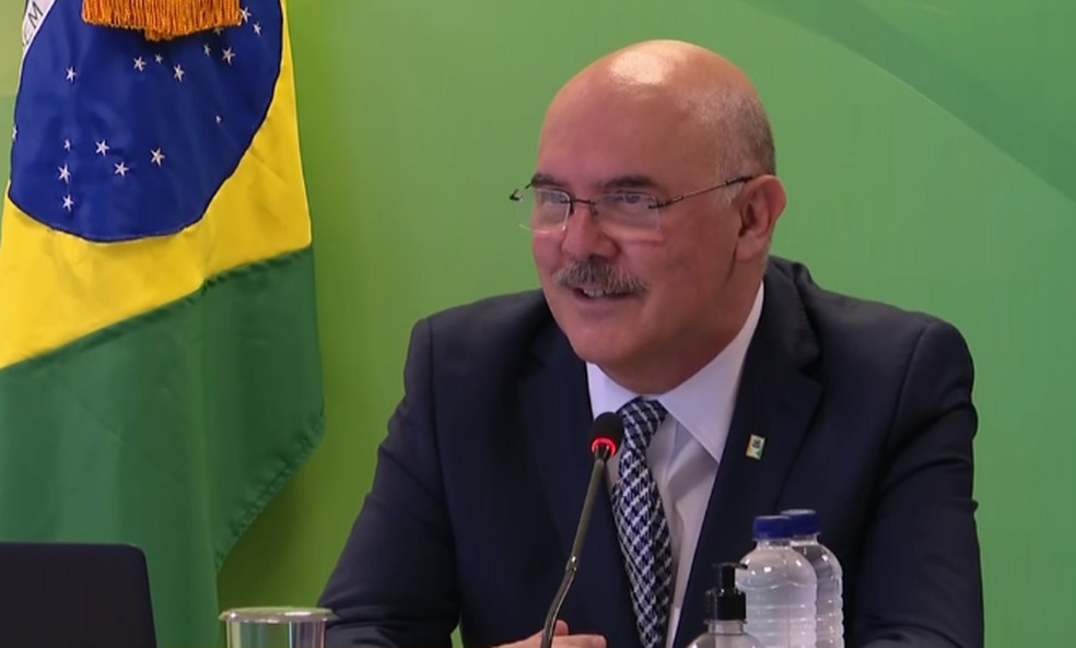 Ministro da Educação diz que gays vêm de 'famílias desajustadas'