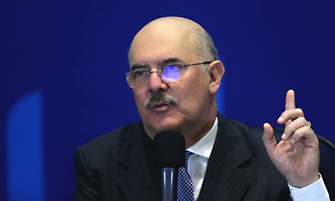 PGR pede abertura de inquérito contra ministro da Educação por homofobia