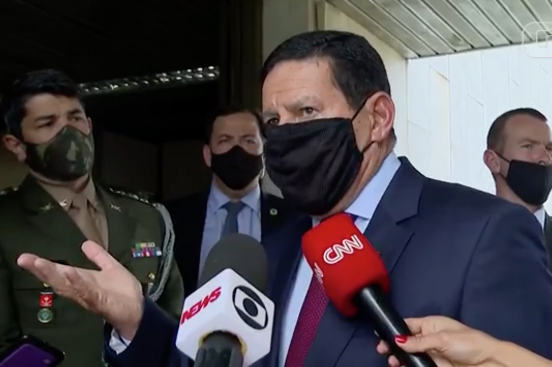 Mourão diz que não existe racismo no Brasil ao comentar morte no Carrefour