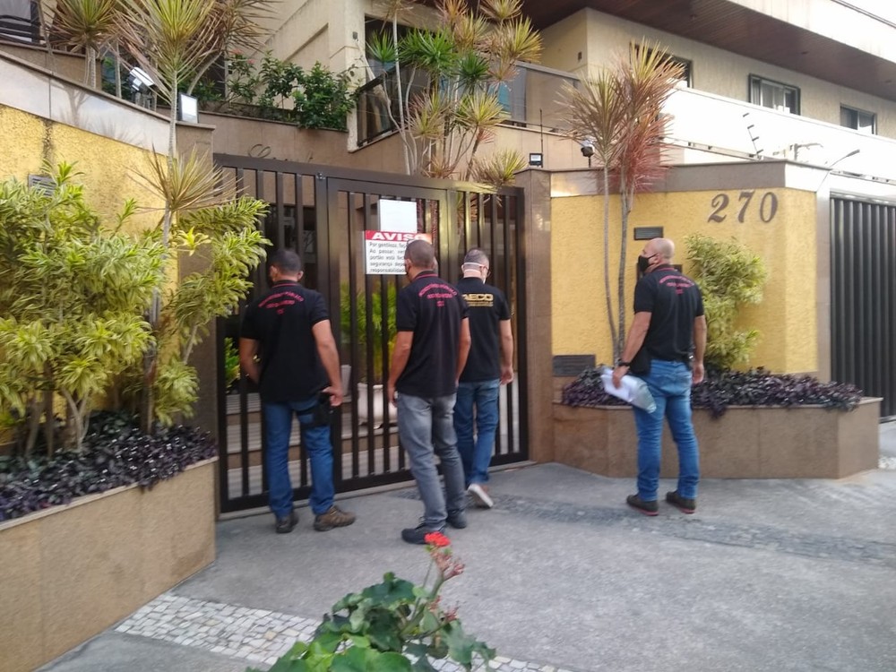 Deputado e filho são presos por envolvimento em esquema de 'rachadinhas'