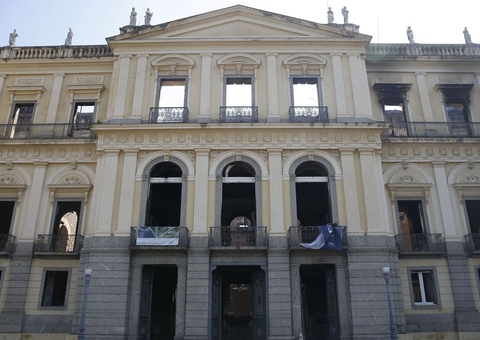 Ministro da Educação se compromete a ajudar o Museu Nacional