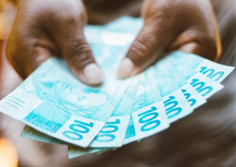 Negros que trabalham em ONGs ganham 27% a menos que brancos, diz estudo