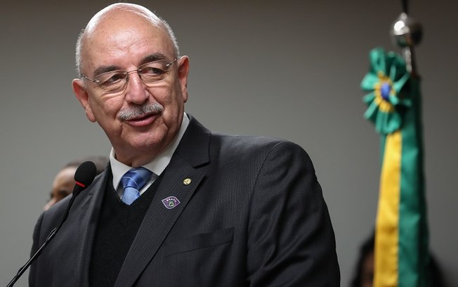 Ex-ministro Osmar Terra recebe alta após 12 dias internados com Covid-19