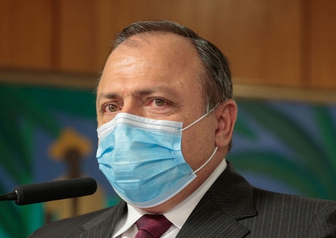 Pazuello tem alta e aguarda resultado de exames para covid-19